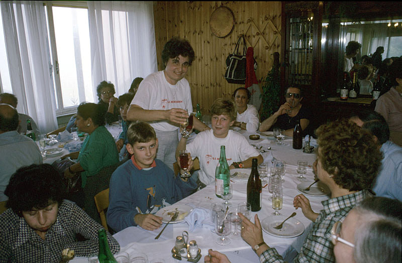 1988-30-ottobre-brindisi-al Pranzo Sociale.jpg